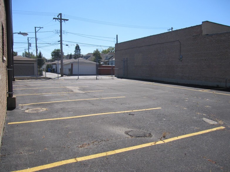 More Photos Of 4507-4511 W Belmont Ave, Chicago Distribution For Sale