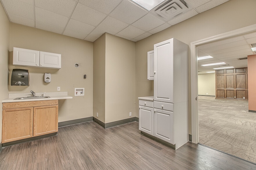 More Photos Of 1001-1045 N Highland Ave, Murfreesboro Medical For Lease