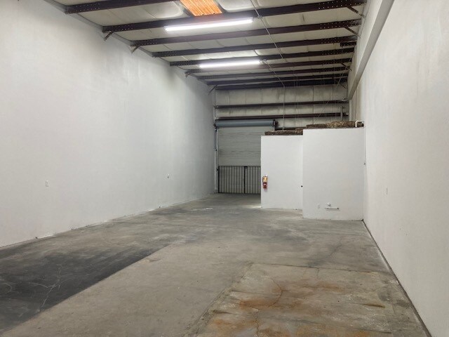 More Photos Of 1700-1708 Kelley Ave, Kissimmee Warehouse For Lease