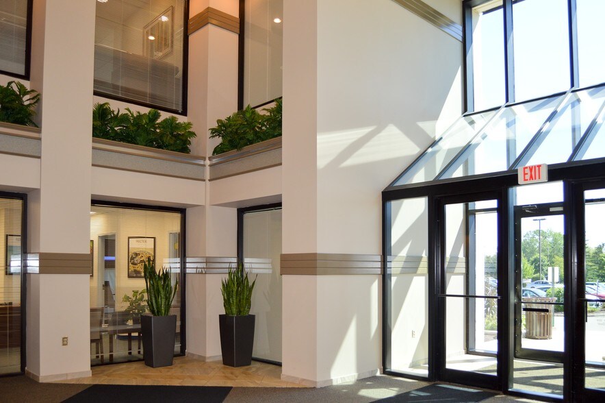 More Photos Of 7030 Pointe Inverness Way, Fort Wayne Office For Lease