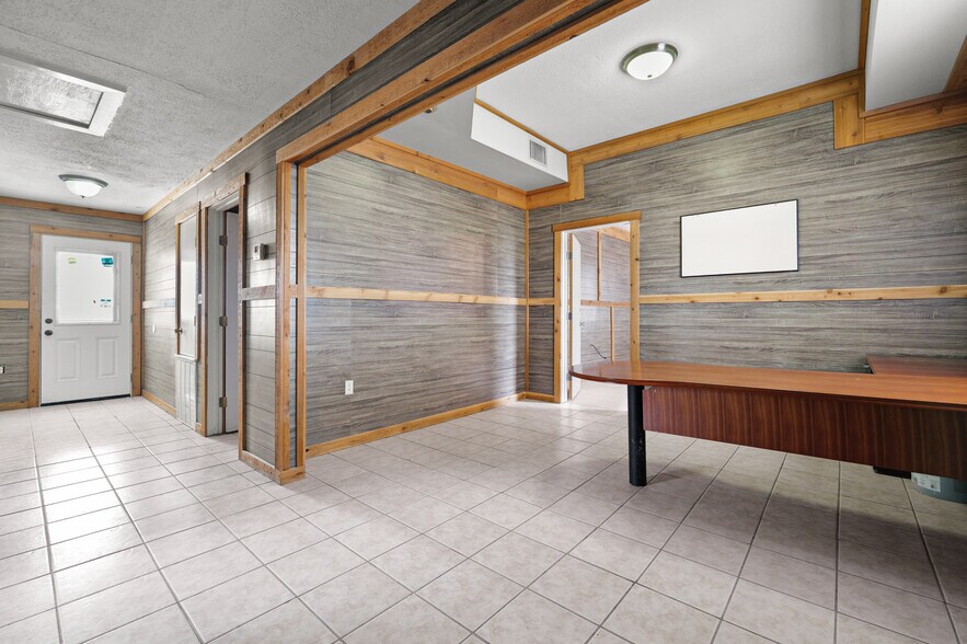 More Photos Of 2330 Schuwirth Rd, Converse Warehouse For Lease