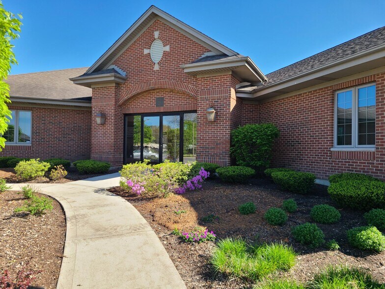 More Photos Of 6833-6837 S Kingery Hwy, Willowbrook Office For Lease