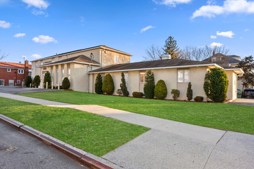 More Photos Of 1099 Targee St, Staten Island Medical For Sale