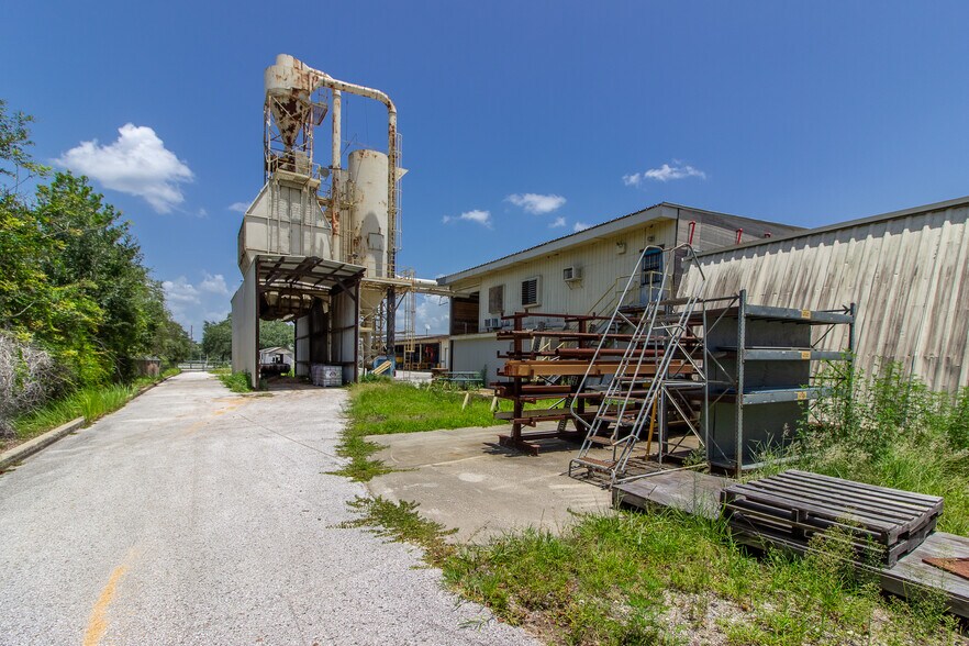 More Photos Of 310 Cypress Rd, Ocala Manufacturing For Sale