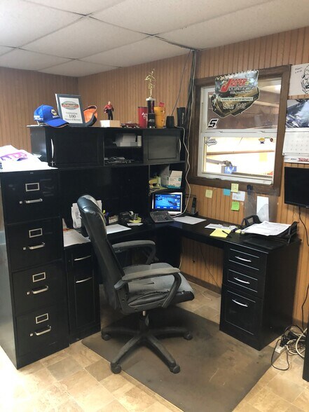 More Photos Of 1286 Huff Creek Hwy, Mallory Auto Repair For Sale