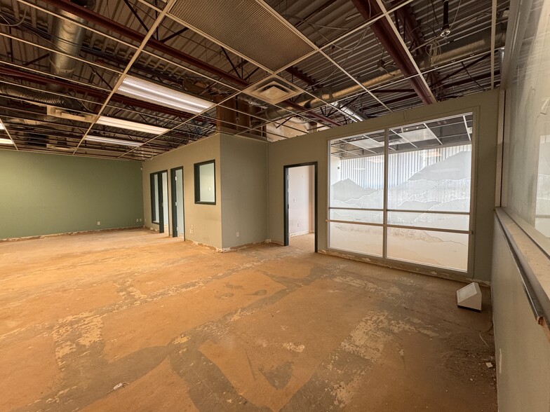 More Photos Of 2323 Boundary Rd, Vancouver Light Distribution For Sale