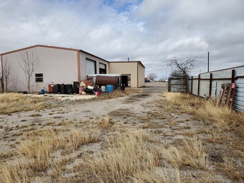 More Photos Of 108 West Gillum, Grandview Warehouse For Sale