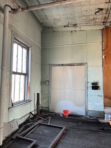 More Photos Of 3711 Bergenline Ave, Union City Storefront Retail Office For Sale