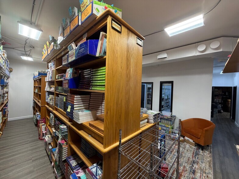 More Photos Of 4317 S River Blvd, Independence Office For Sale