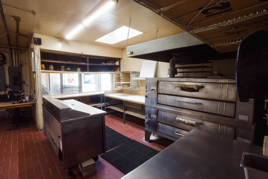 More Photos Of 720 N Wisconsin Ave, Elkhorn Restaurant For Sale