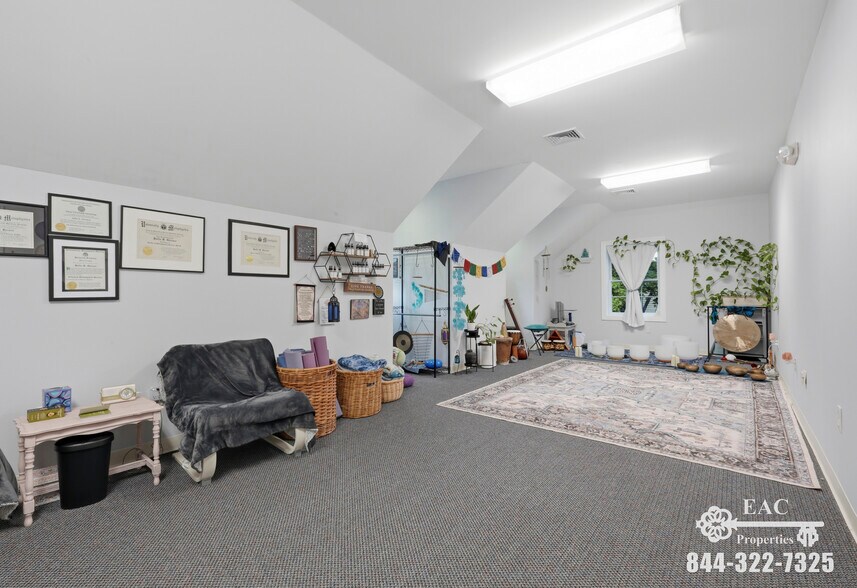 More Photos Of 238 Monroe Tpke, Monroe Medical For Lease