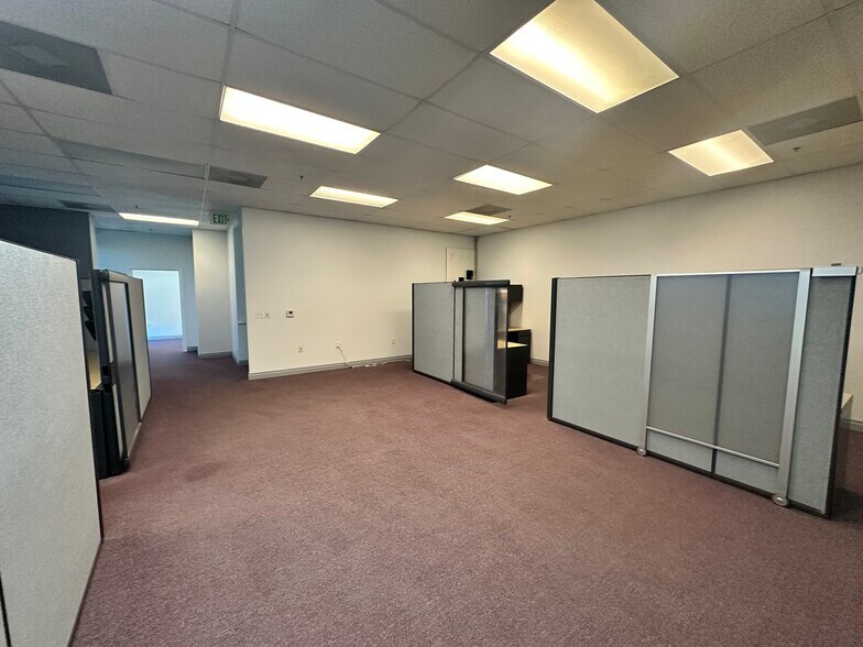 More Photos Of 28298 Constellation Rd, Valencia Warehouse For Lease