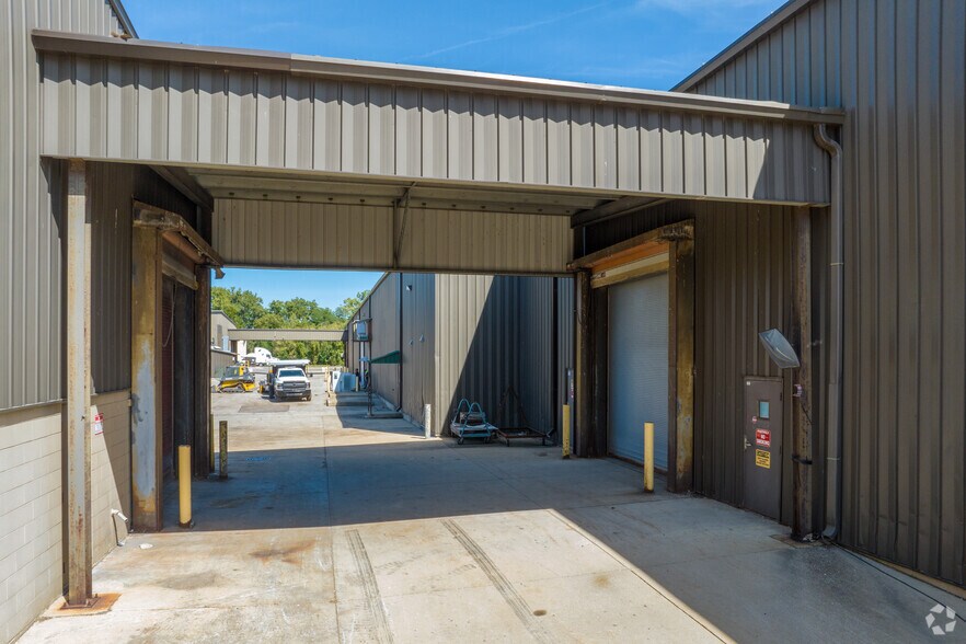 More Photos Of 8400 Ronda Dr, Canton Warehouse For Lease