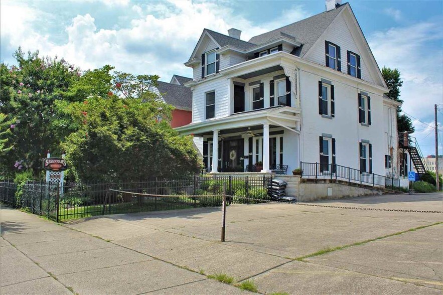 More Photos Of 1208 6th Ave, Huntington Restaurant For Sale