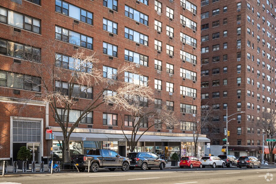 More Photos Of 165 E 72nd St, New York Apartments For Lease