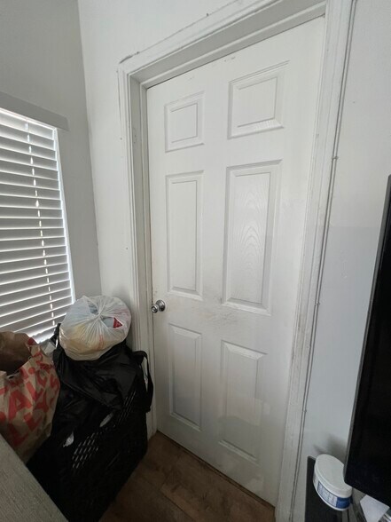 More Photos Of 4071 S Main St, Los Angeles Storefront Retail Residential For Sale