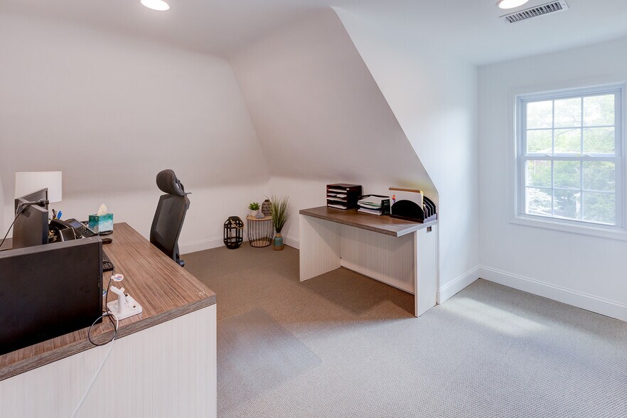 More Photos Of 400 W Pennsylvania Ave, Towson Office For Sale