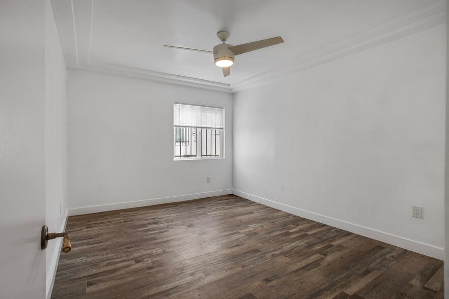More Photos Of 520 W 82nd St, Los Angeles Apartments For Sale