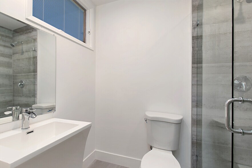 More Photos Of 2212 W Oceanfront, Newport Beach Multifamily For Sale
