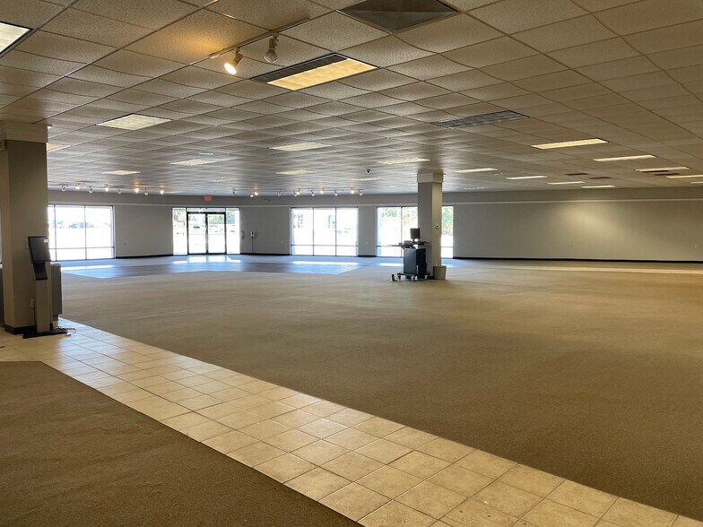 More Photos Of 3318 Mercer University Dr, Macon-Bibb Freestanding For Sale