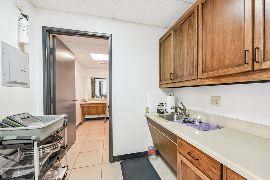 More Photos Of 20550 Townsen Blvd, Humble Loft Creative Space For Sale