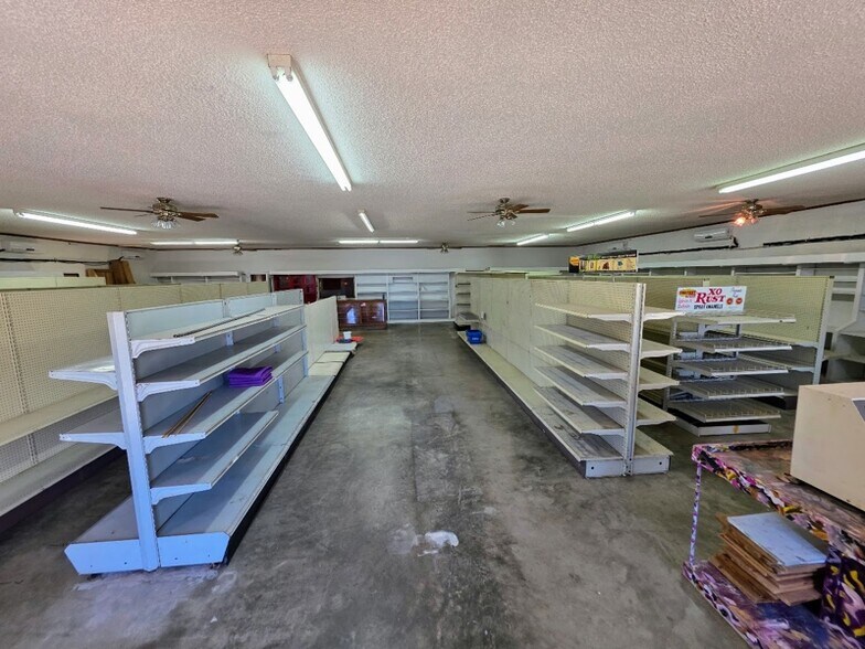 More Photos Of 116 Broadway St, Mertzon General Retail For Sale
