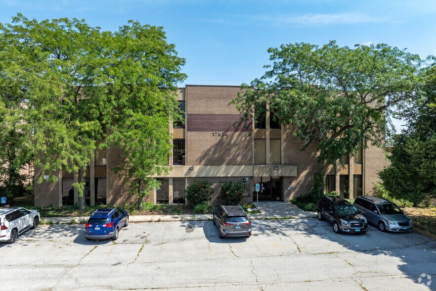 More Photos Of 17926 S Halsted St, Homewood Office For Sale