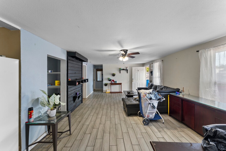 More Photos Of 5712 15th St, Bradenton Auto Dealership For Sale