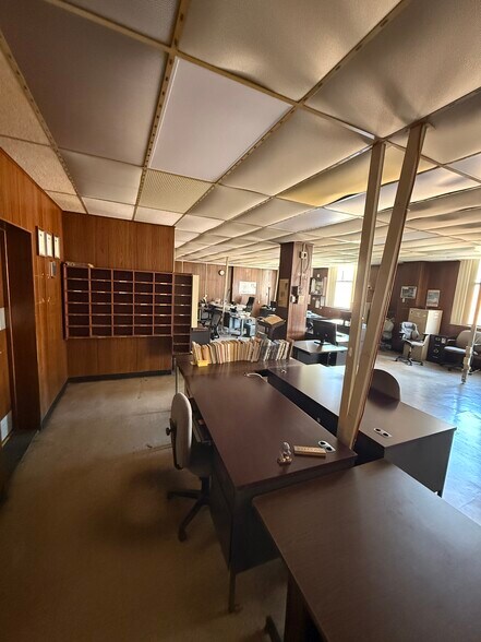 More Photos Of 19 Baltimore St, Cumberland Specialty For Sale