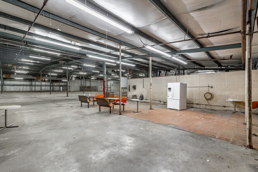 More Photos Of 1318 Underwood St, Dalton Warehouse For Sale