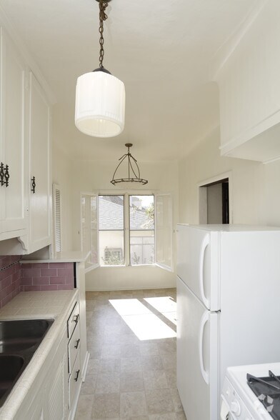 More Photos Of 1939 N Kenmore Ave, Los Angeles Apartments For Sale
