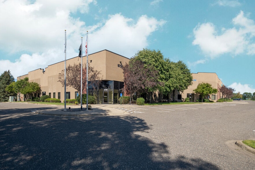 Primary Photo Of 8720-8786 W 35 W Service Dr, Blaine Warehouse For Lease