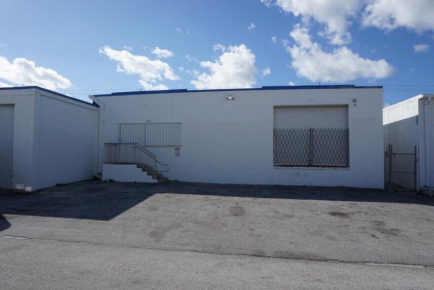 Primary Photo Of 1909 7th Ct N, Lake Worth Light Distribution For Lease