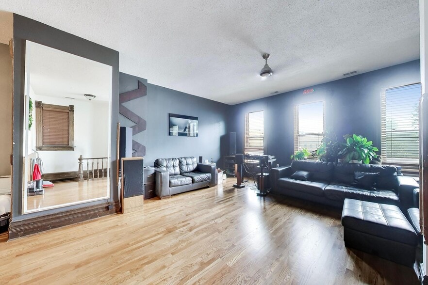More Photos Of 1528 W Fullerton Ave, Chicago Storefront Retail Residential For Sale