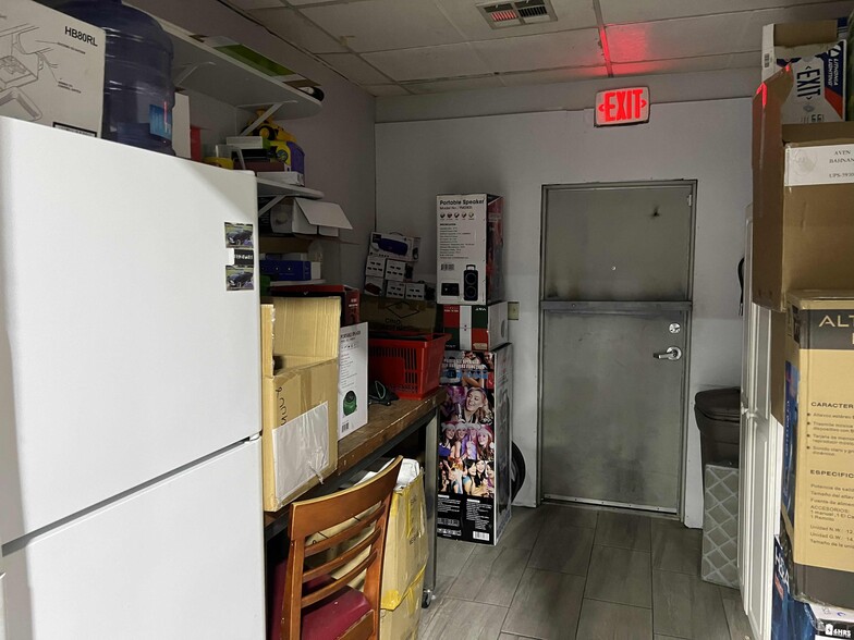 More Photos Of 3051 E Thomas Rd, Phoenix Freestanding For Lease