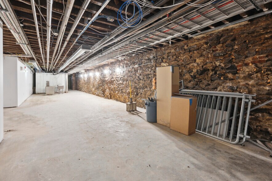 More Photos Of 312 Market St, Philadelphia Restaurant For Lease