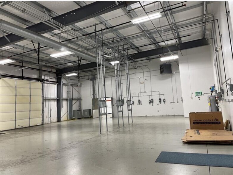 More Photos Of 615 McGee Rd, Anderson Showroom For Lease