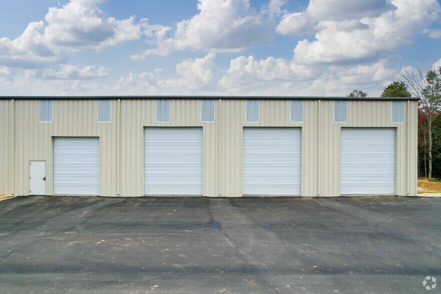 More Photos Of 485 Ethan Dr, Fayetteville Distribution For Lease