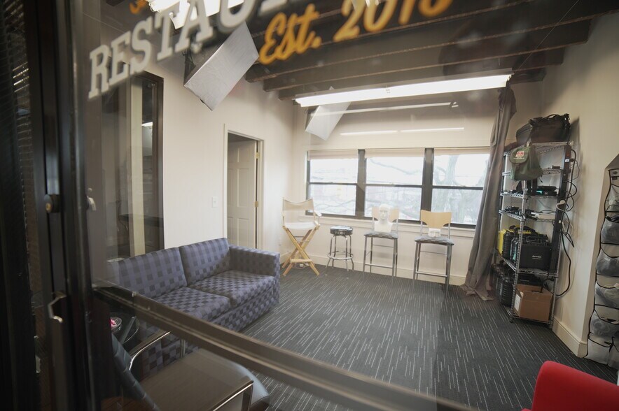 More Photos Of 1800 E State St, Hamilton Showroom For Lease