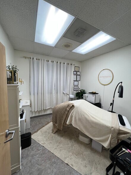 More Photos Of 11808 Kingston Pike, Knoxville Medical For Sale