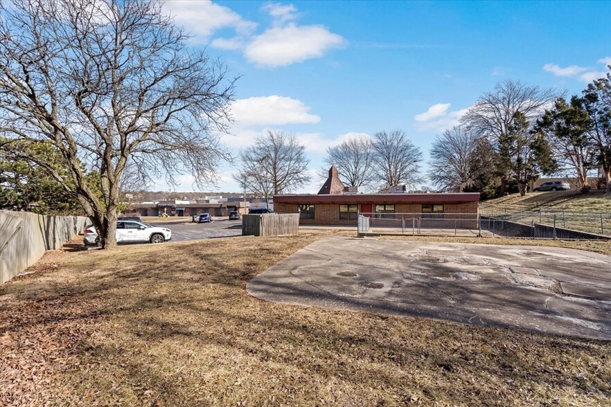 More Photos Of 10484 Marty St, Overland Park Office For Sale