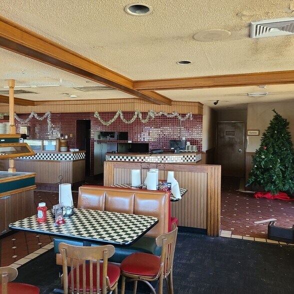 More Photos Of 251 Highway 49 N, Byron Restaurant For Lease
