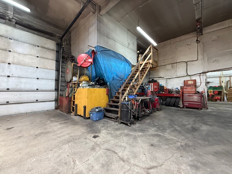 More Photos Of 4278 St Frontenac, Frontenac Auto Repair For Sale