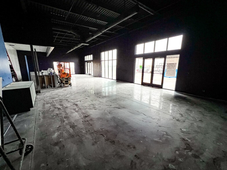 More Photos Of 6409 N Big Spring St, Midland Storefront For Sale