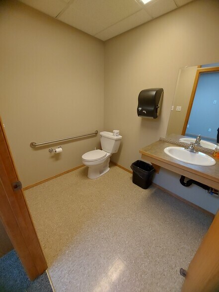 More Photos Of 7471 Edgar Industrial Bnd, Red Deer Warehouse For Lease