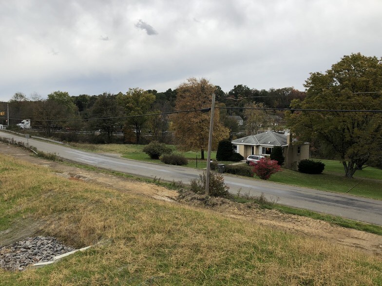 More Photos Of 107 Overbrook Rd, Valencia Land For Lease