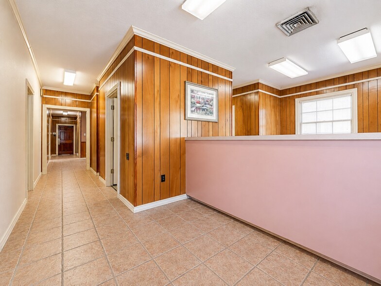 More Photos Of 321 S Main St, Marksville Office For Sale