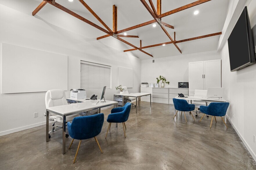 More Photos Of 133 Sunnyway Dr, Ventura Warehouse For Lease