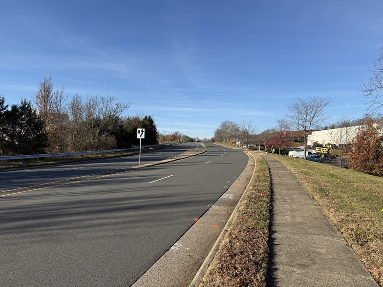 More Photos Of 10318-10332 Battleview Pky, Manassas Flex For Lease