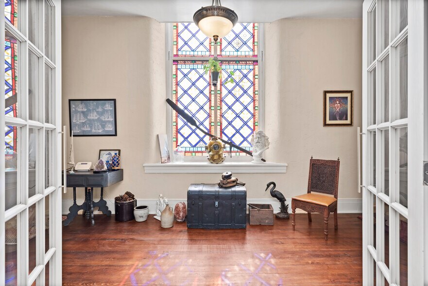 More Photos Of 4 Davis Aly, Loysville Specialty For Sale